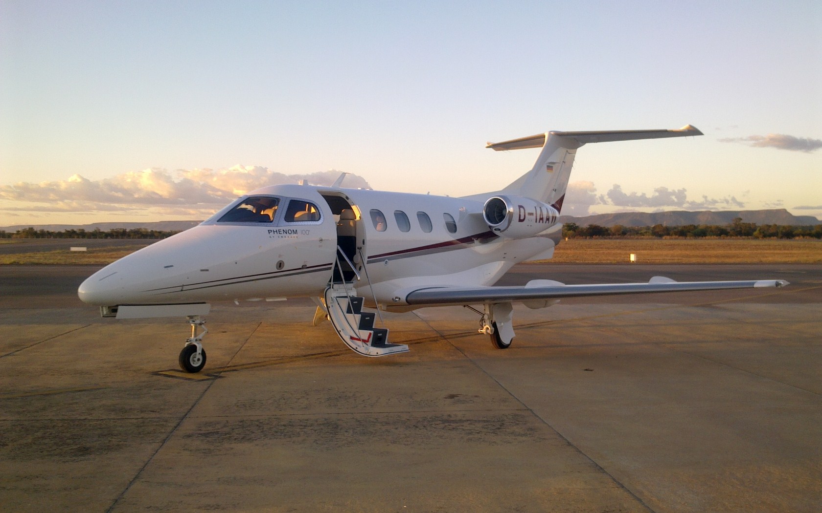 Picture-of-Phenom 100-Aircraft gallery